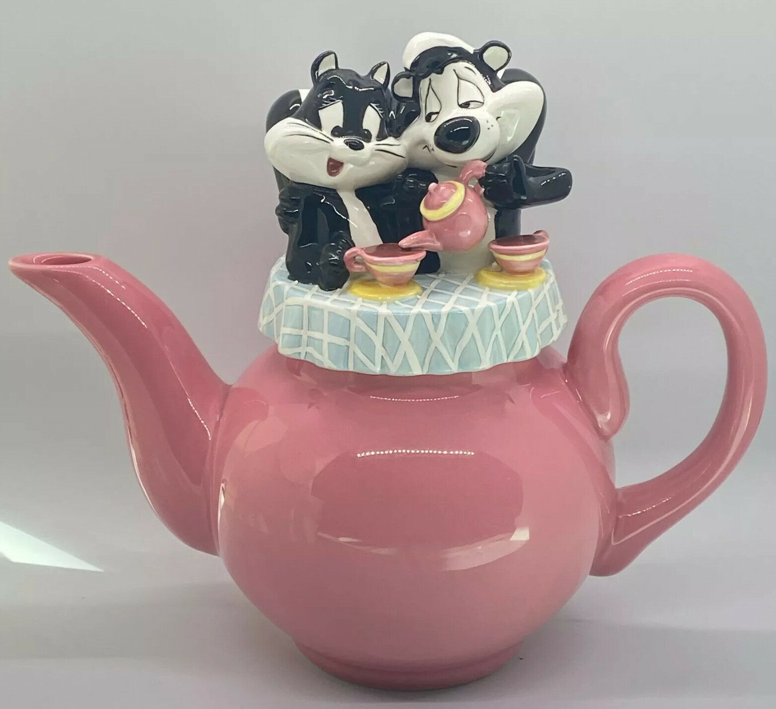 Vtg Warner Bros Studio Rare Pepe Le Pew Teapot Painted Ceramic Collectible 1998
